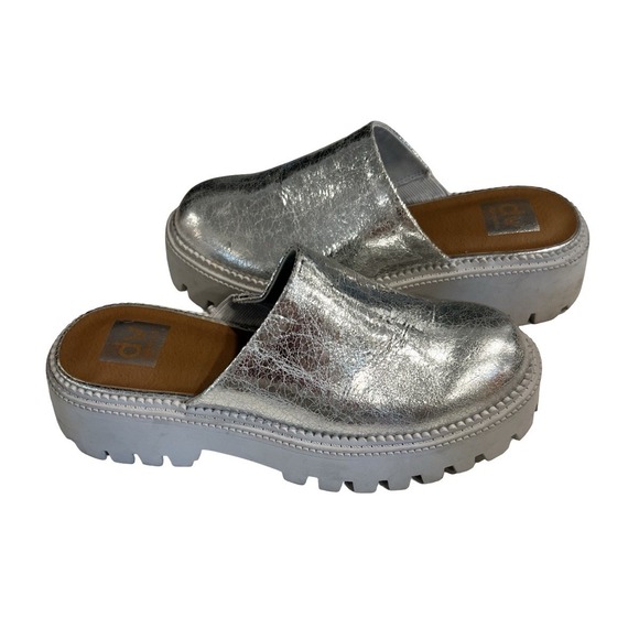 D.V. GORGEOUS NEW LEXY LUG CLOG ( WOMEN ) SILVER SHINY BY DOLCE VITA Size 7.5 - Picture 3 of 8
